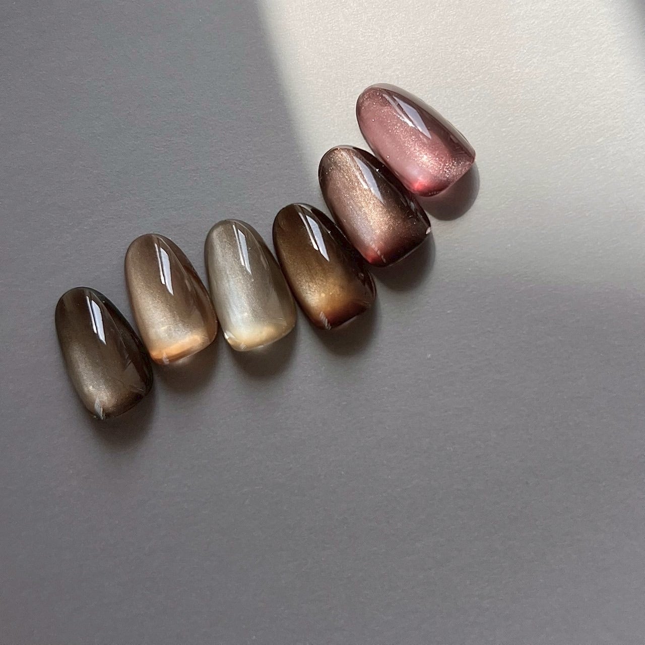 Atelier Novel - Velour Mag (6 colours)